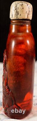 Flacon à tabac sculpté antique en ambre de cerisier authentique avec Immortel et Serviteur