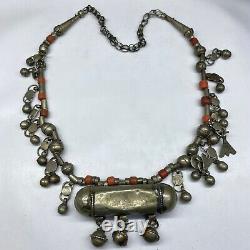 Joli collier antique yéménite en filigrane argenté Labbe Choker