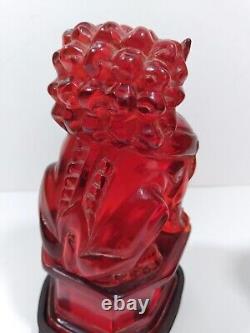Pair Main Sculptée Antique Chinois Cerise Amber Foo Chiens Chiens Fin Qing Dynasty Ère