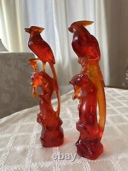 Paire de miroirs en résine de bakélite d'ambre de cerisier sculpté chinois avec des oiseaux