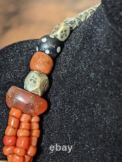 Perles de corail rouge naturel berbère antique du Maroc avec véritable ambre de la Baltique et argent