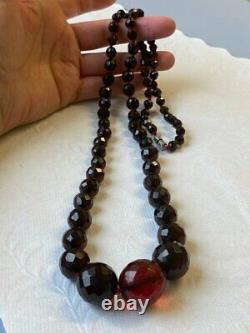 Superbe Antique Art Déco Faceted Cherry Amber Bakelite Round Bead Collier 50g