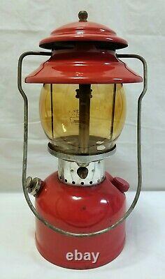 Vintage 1971 Red Coleman Single Mantle Lantern #200a Avec Amber Globe Daté 6-71