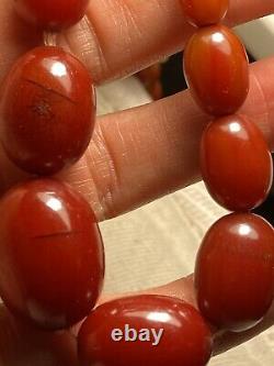 Vintage Faturan Art Déco Cherry Amber 28 Grammes Barrel Beads Collier Antique